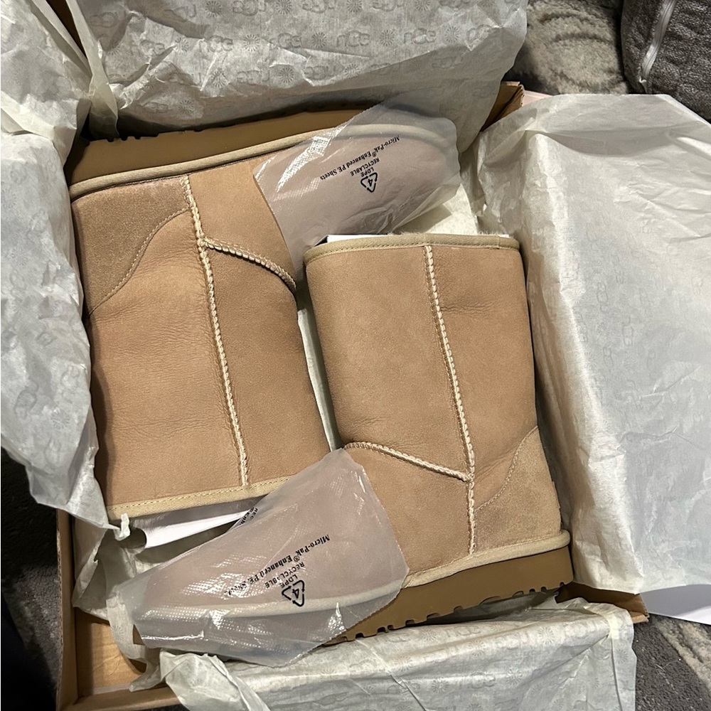 BNWT/IOB UGGs Classic Short II - Women’s size 11